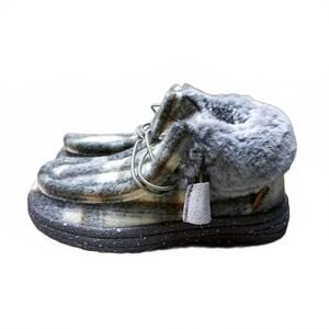 NEW LAMO girl's cassidy comfort shoe in grey plaid